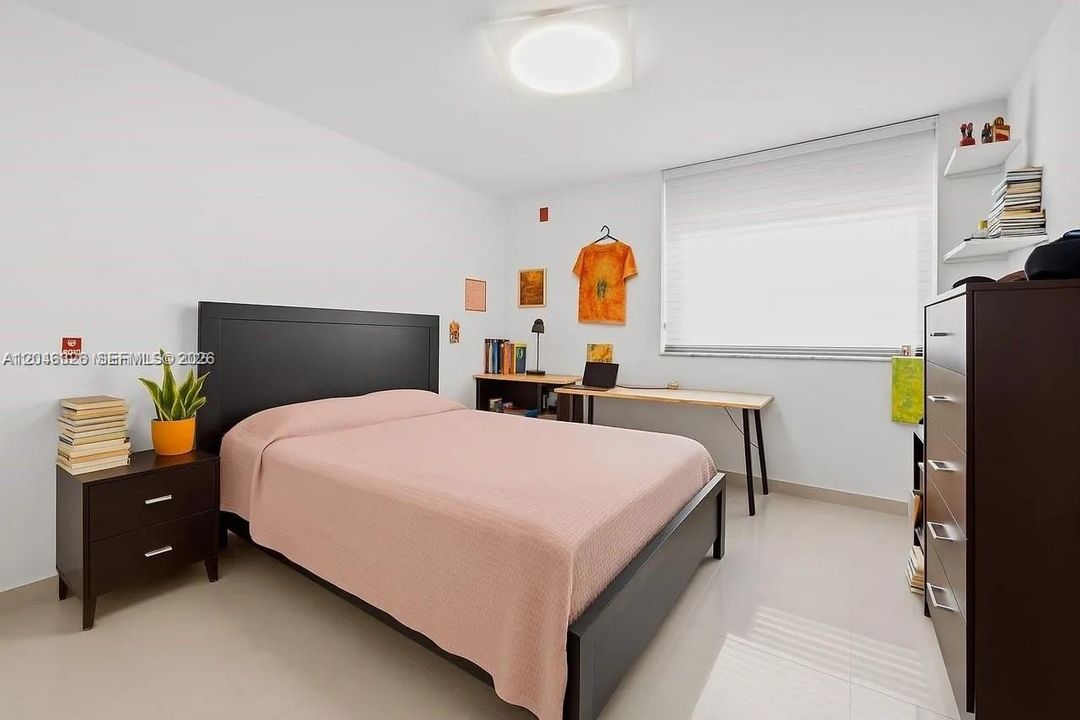 For Sale: $500,000 (1 beds, 1 baths, 534 Square Feet)