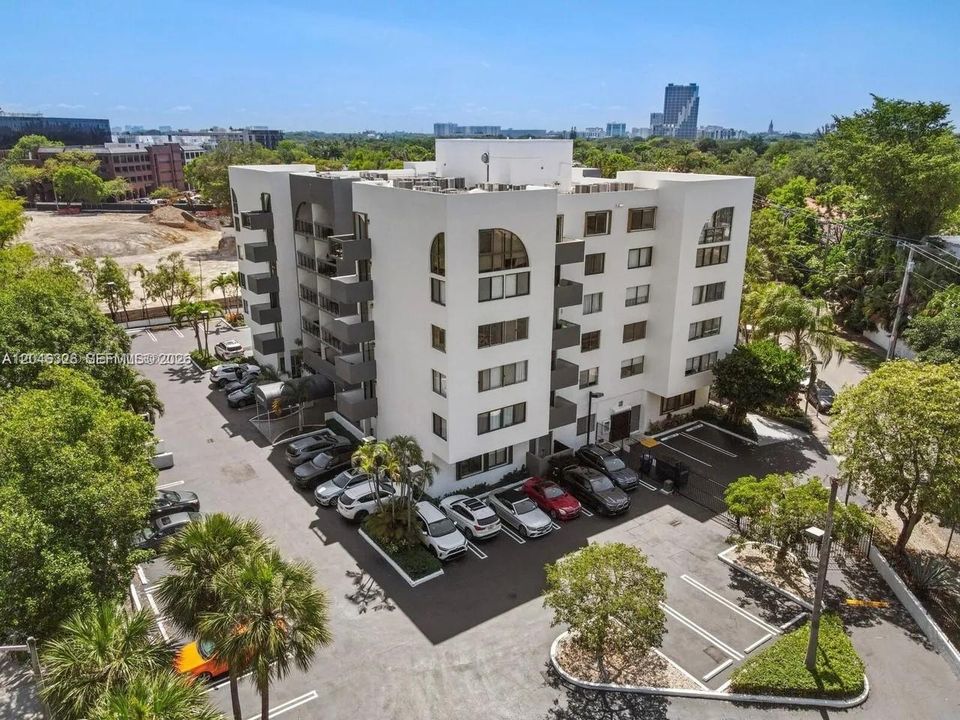 For Sale: $500,000 (1 beds, 1 baths, 534 Square Feet)