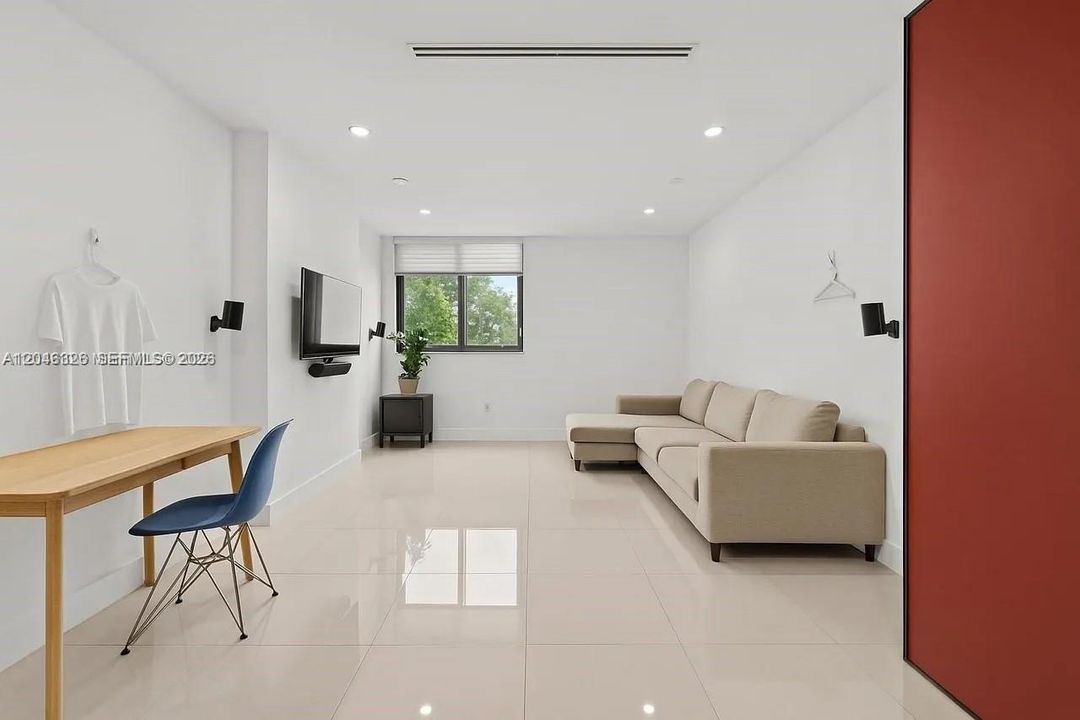 For Sale: $500,000 (1 beds, 1 baths, 534 Square Feet)