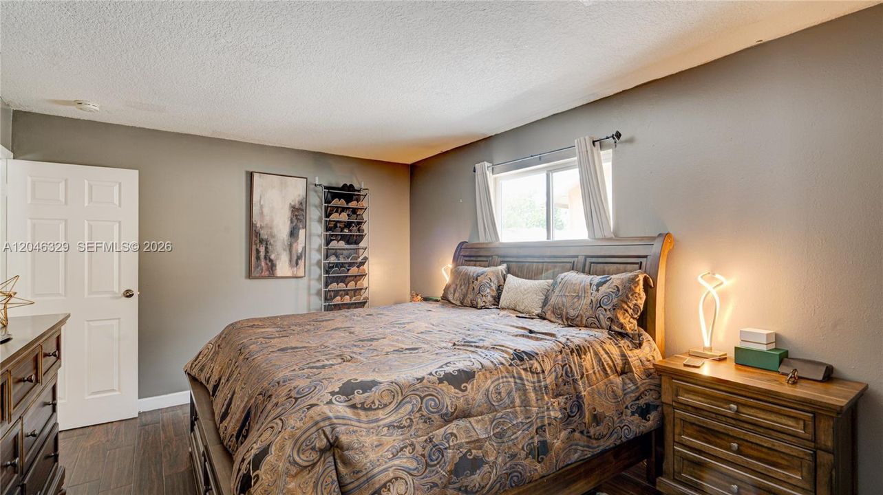 For Rent: $4,500 (3 beds, 2 baths, 1652 Square Feet)