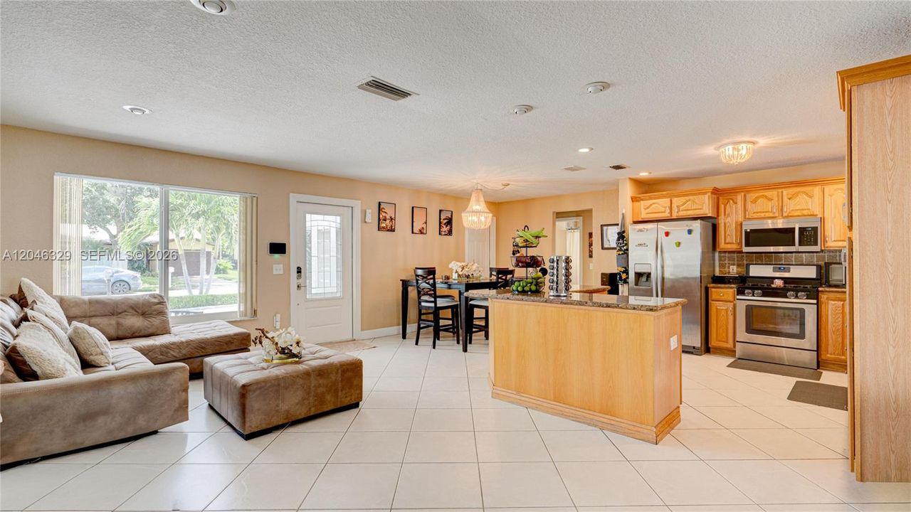 For Rent: $4,500 (3 beds, 2 baths, 1652 Square Feet)