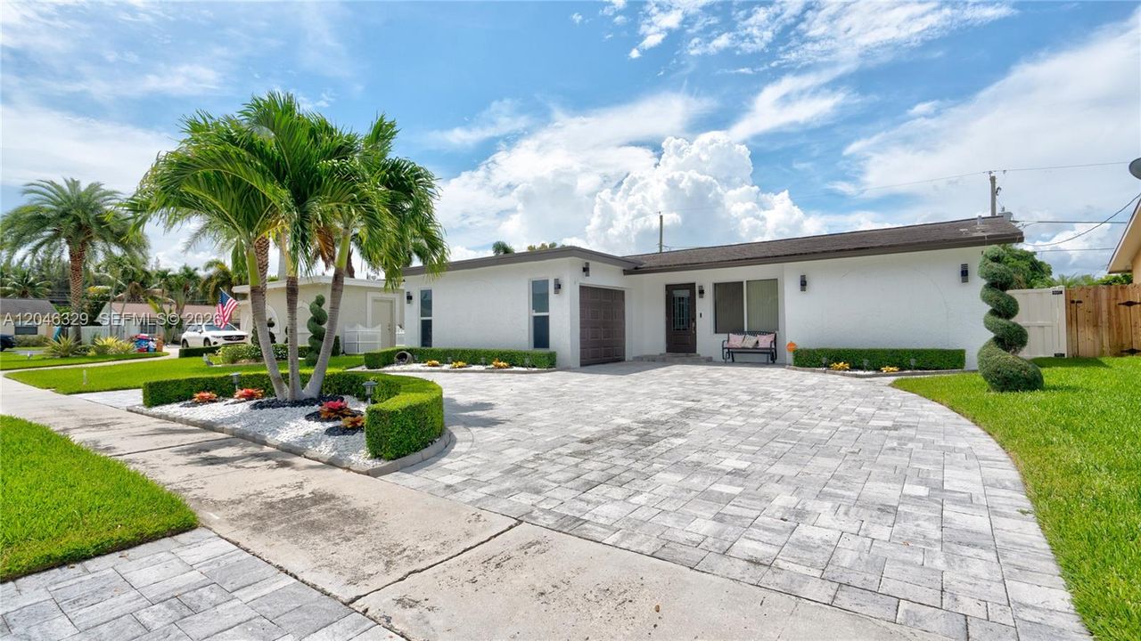 For Rent: $4,500 (3 beds, 2 baths, 1652 Square Feet)