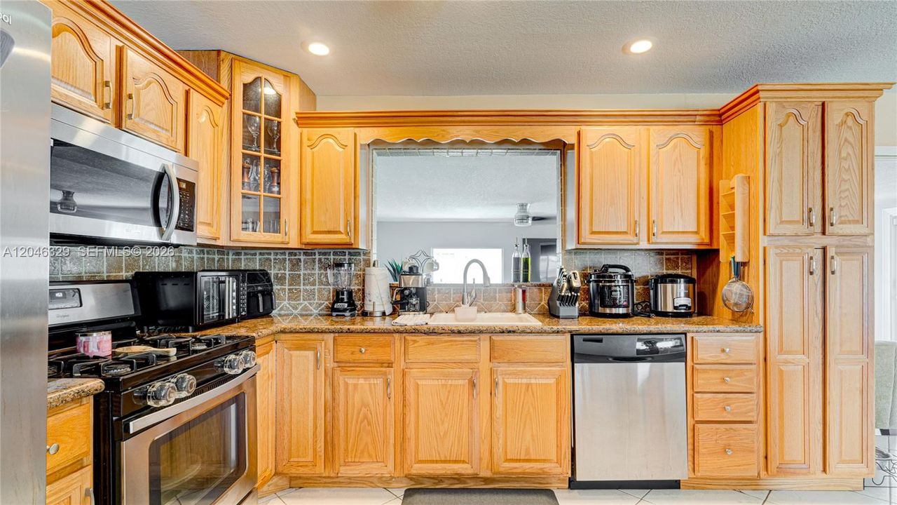 For Rent: $4,500 (3 beds, 2 baths, 1652 Square Feet)