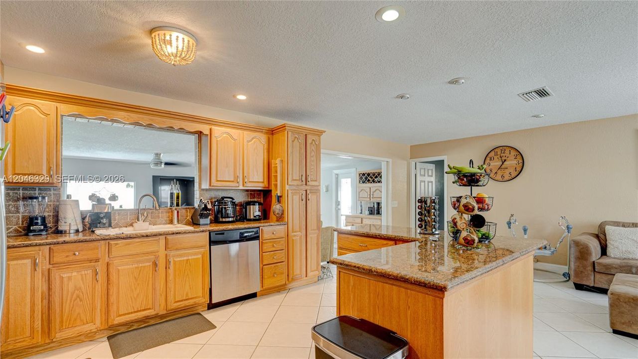 For Rent: $4,500 (3 beds, 2 baths, 1652 Square Feet)