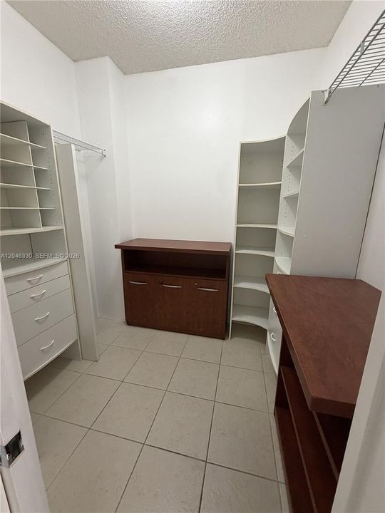 Под контрактом: $2,775 (2 спален, 2 ванн, 1310 Квадратных фут)