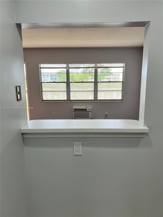 For Sale: $109,000 (1 beds, 1 baths, 720 Square Feet)
