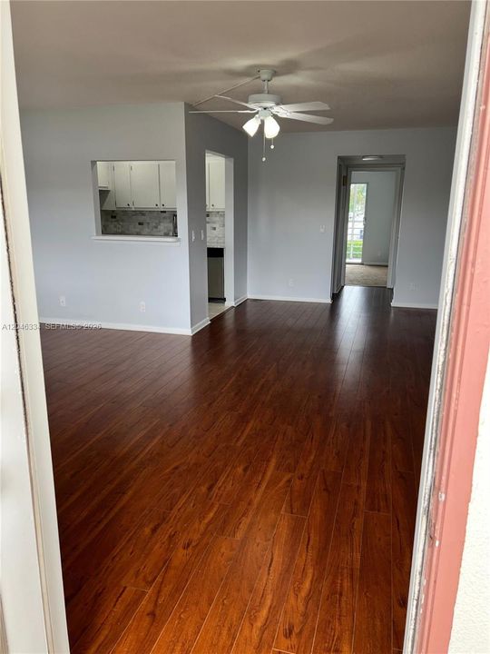 For Sale: $109,000 (1 beds, 1 baths, 720 Square Feet)