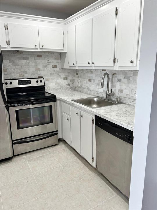 For Sale: $109,000 (1 beds, 1 baths, 720 Square Feet)