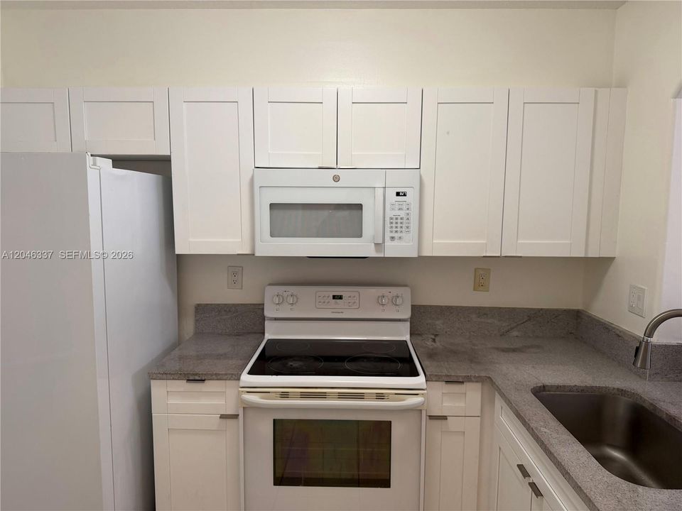 В аренду: $2,400 (2 спален, 2 ванн, 1150 Квадратных фут)