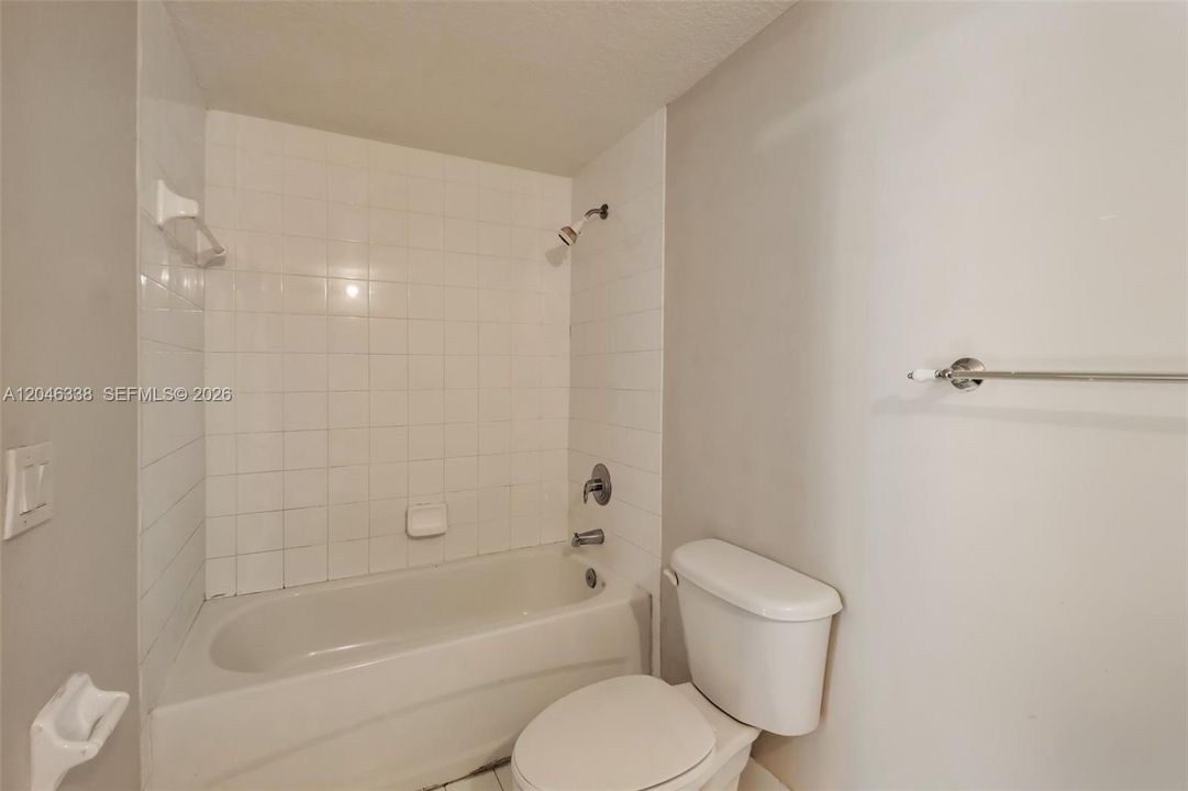 Active With Contract: $194,000 (3 beds, 2 baths, 999 Square Feet)