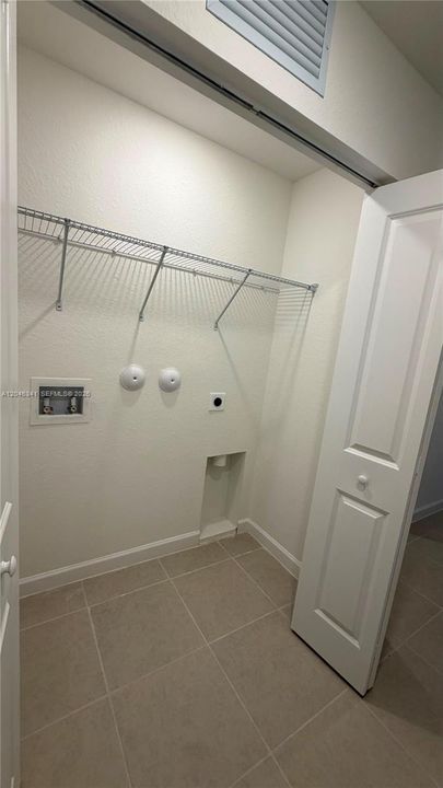 В аренду: $4,700 (5 спален, 3 ванн, 3105 Квадратных фут)