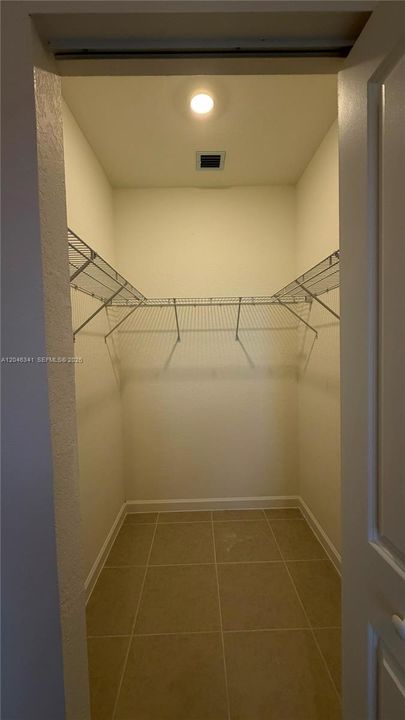 В аренду: $4,700 (5 спален, 3 ванн, 3105 Квадратных фут)