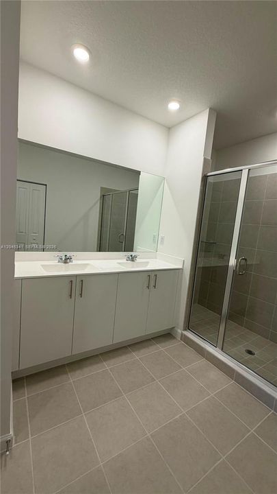 В аренду: $4,700 (5 спален, 3 ванн, 3105 Квадратных фут)