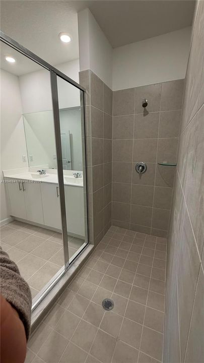 В аренду: $4,700 (5 спален, 3 ванн, 3105 Квадратных фут)
