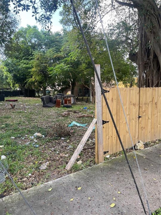 На продажу: $255,000 (0.11 acres)