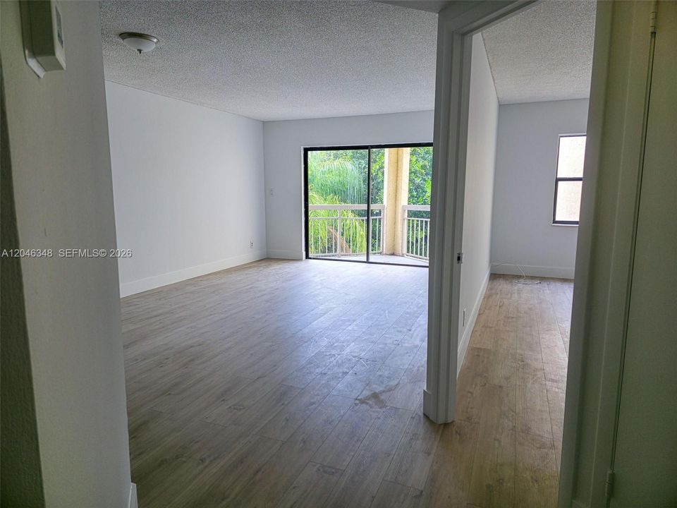 For Rent: $2,100 (1 beds, 1 baths, 710 Square Feet)