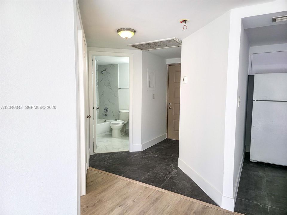 For Rent: $2,100 (1 beds, 1 baths, 710 Square Feet)