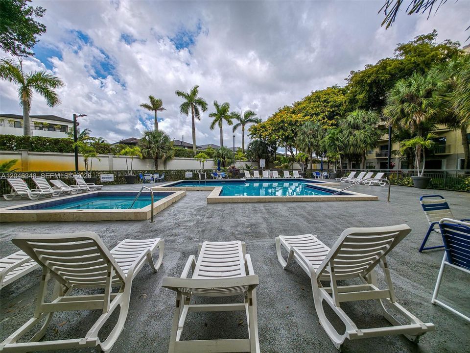 For Rent: $2,100 (1 beds, 1 baths, 710 Square Feet)