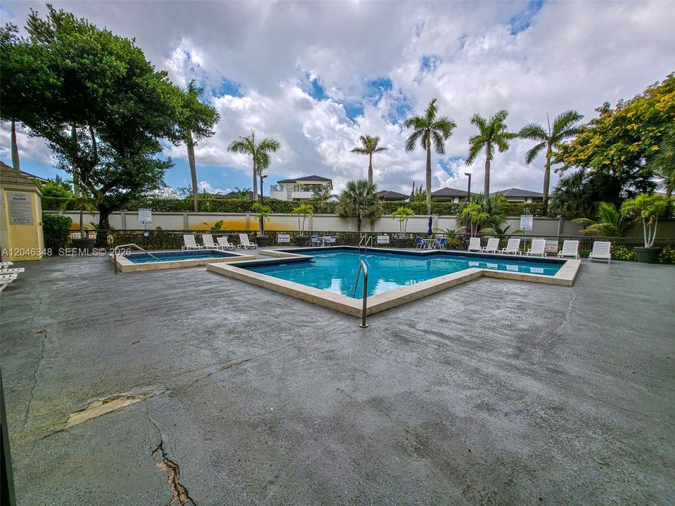 For Rent: $2,100 (1 beds, 1 baths, 710 Square Feet)