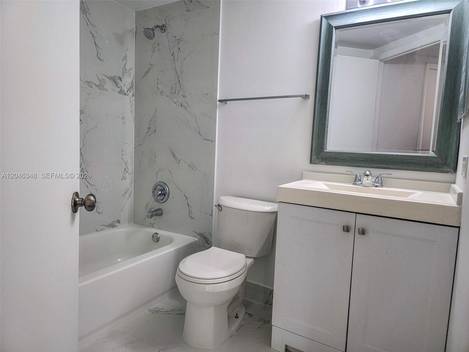 For Rent: $2,100 (1 beds, 1 baths, 710 Square Feet)