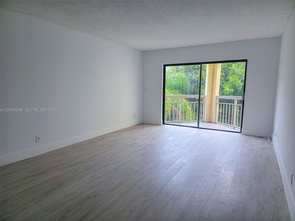 For Rent: $2,100 (1 beds, 1 baths, 710 Square Feet)