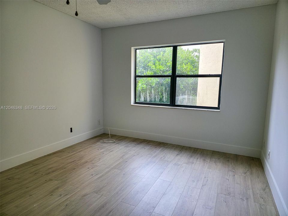 For Rent: $2,100 (1 beds, 1 baths, 710 Square Feet)