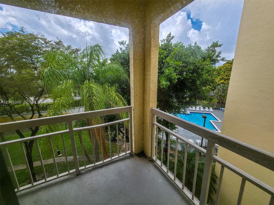 For Rent: $2,100 (1 beds, 1 baths, 710 Square Feet)
