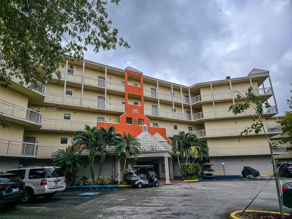 For Rent: $2,100 (1 beds, 1 baths, 710 Square Feet)