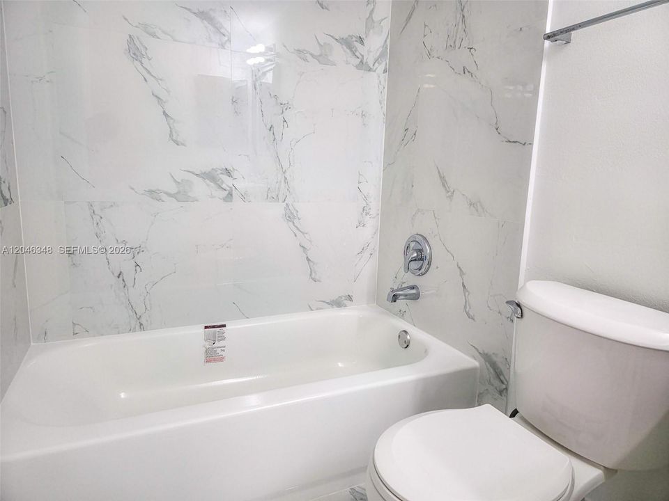 For Rent: $2,100 (1 beds, 1 baths, 710 Square Feet)