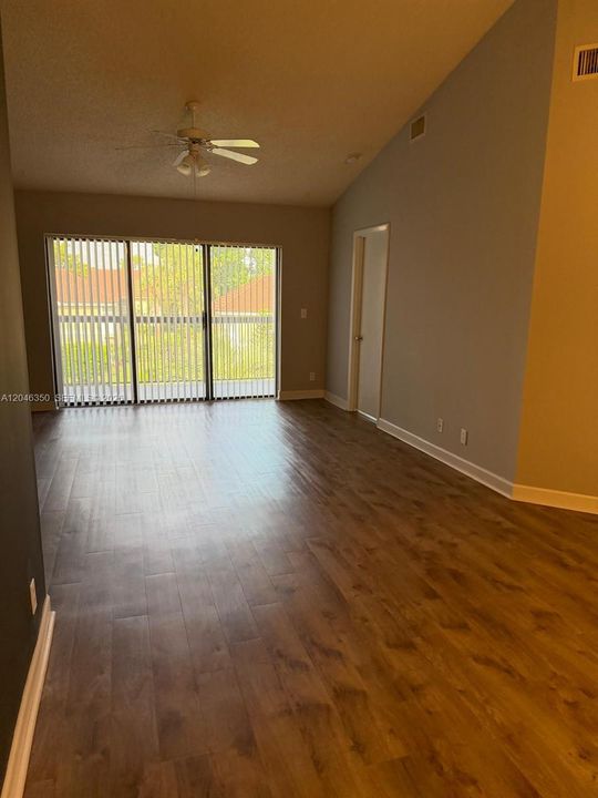 For Rent: $1,725 (1 beds, 1 baths, 784 Square Feet)