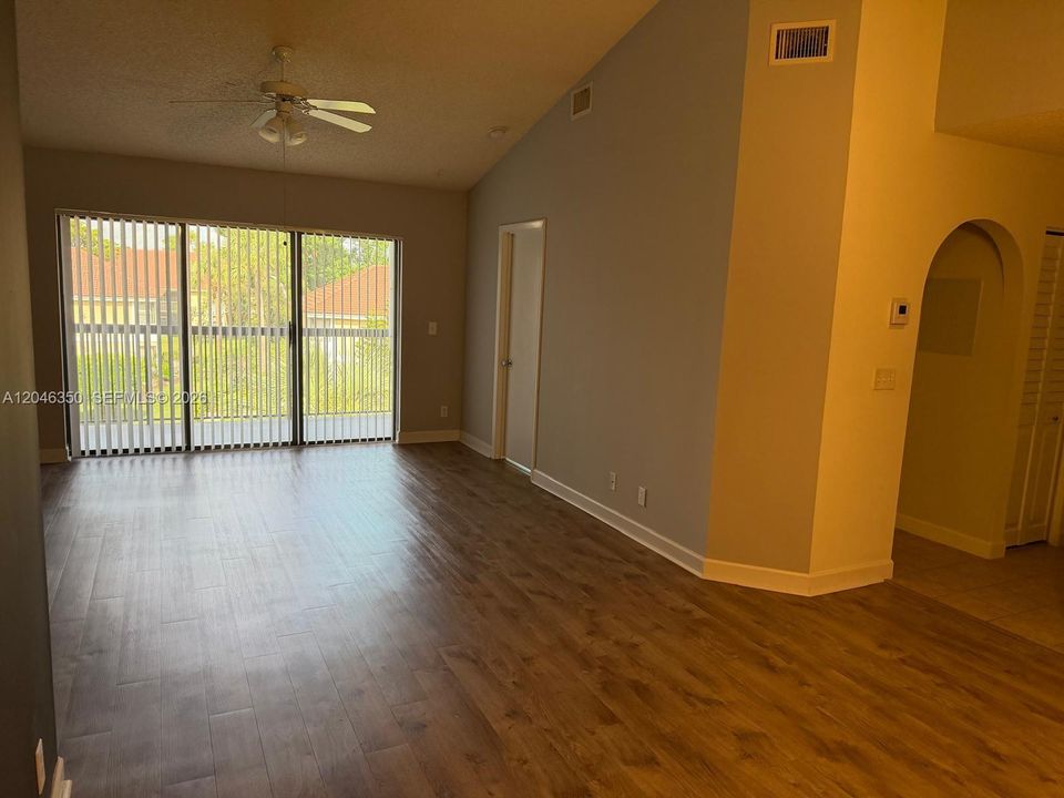 For Rent: $1,725 (1 beds, 1 baths, 784 Square Feet)