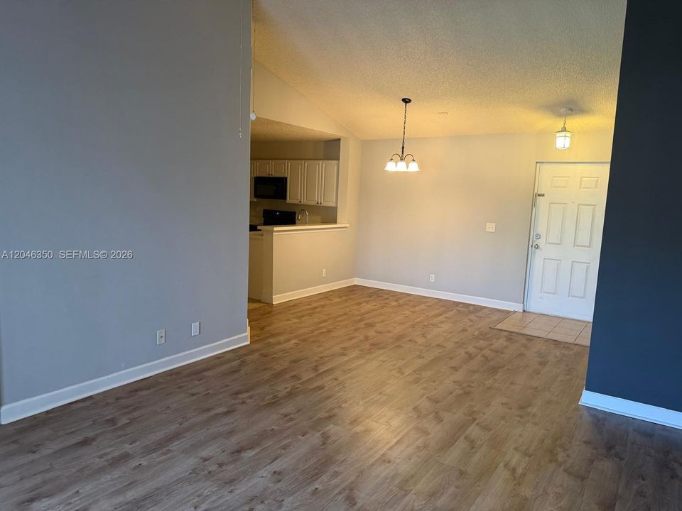 For Rent: $1,725 (1 beds, 1 baths, 784 Square Feet)