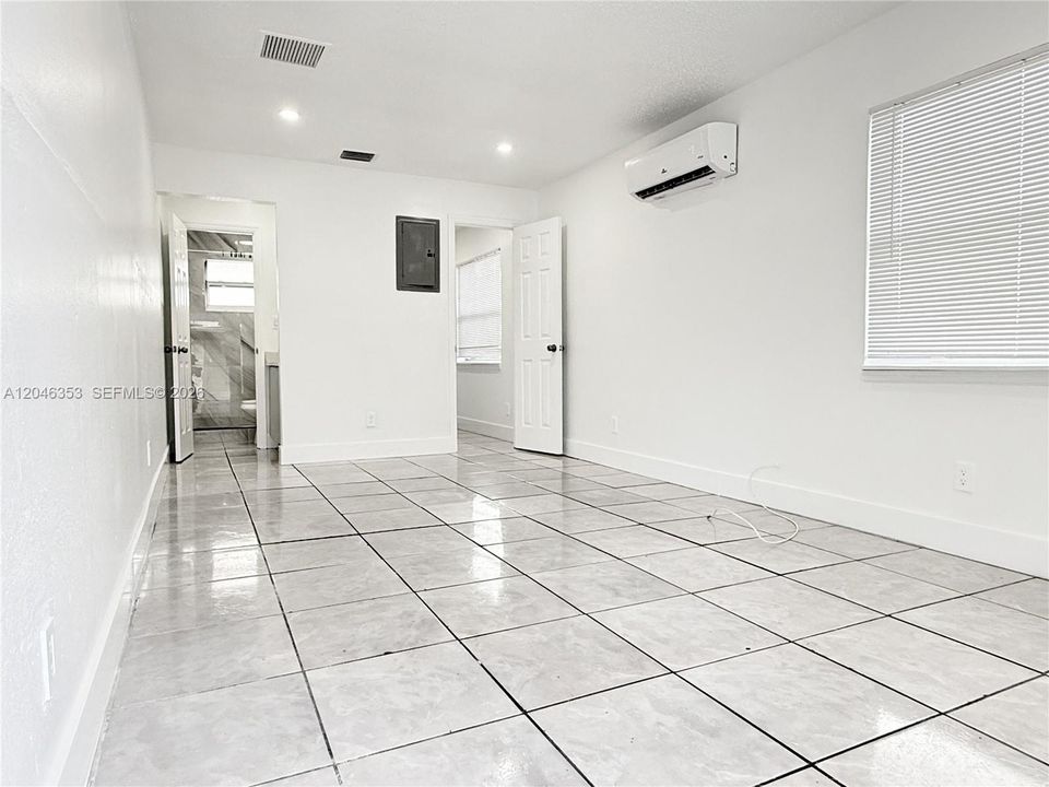 For Rent: $1,100 (1 beds, 1 baths, 600 Square Feet)