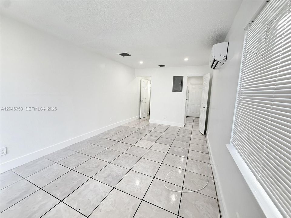 For Rent: $1,100 (1 beds, 1 baths, 600 Square Feet)