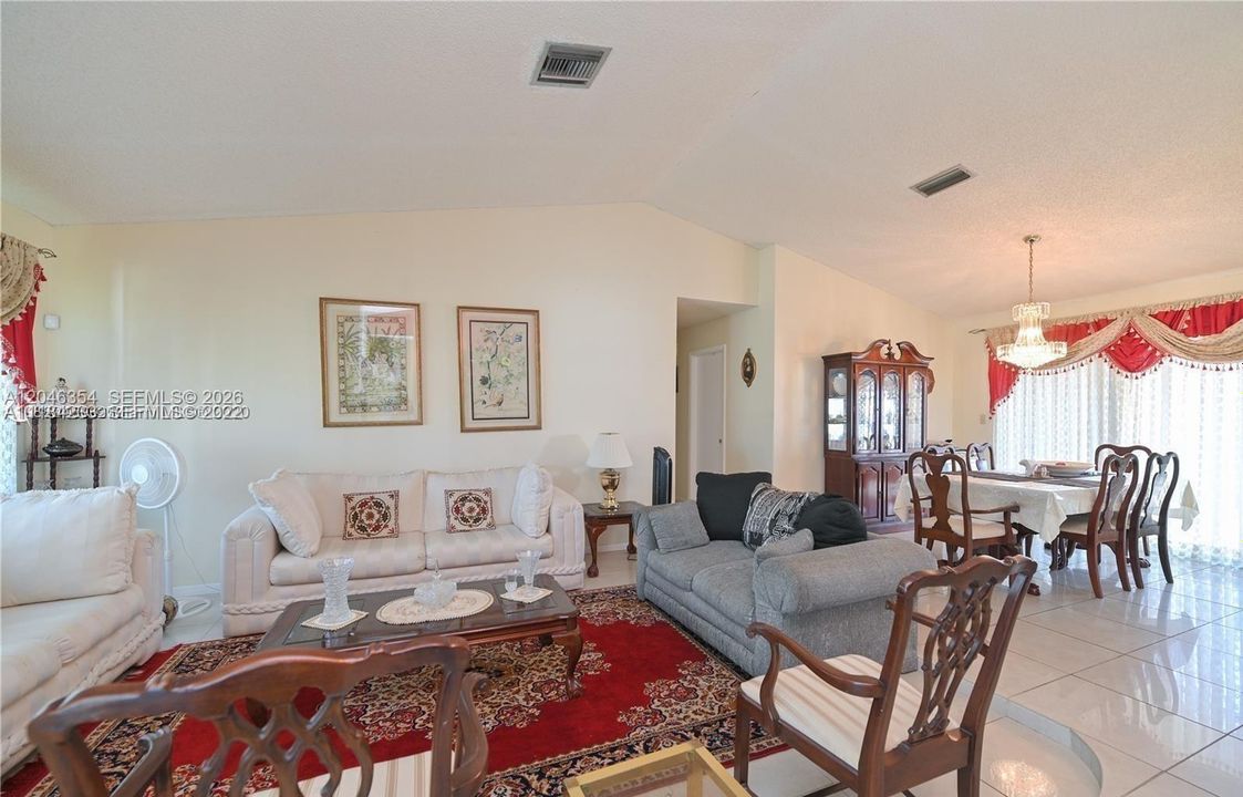 В аренду: $4,500 (4 спален, 2 ванн, 2316 Квадратных фут)