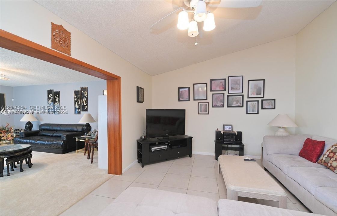 В аренду: $4,500 (4 спален, 2 ванн, 2316 Квадратных фут)