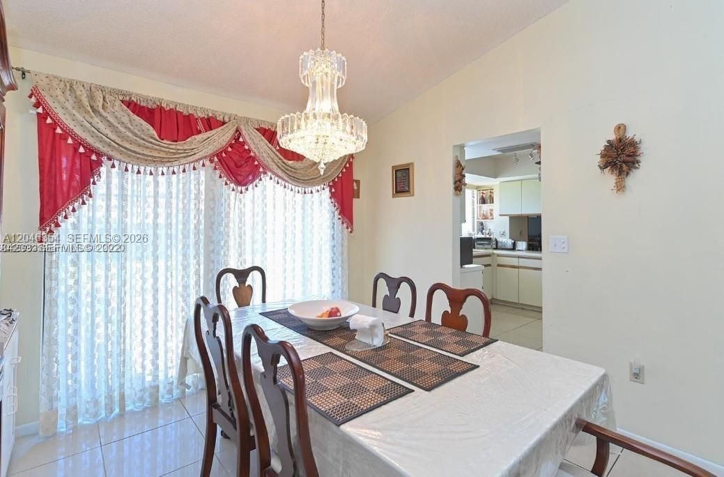 В аренду: $4,500 (4 спален, 2 ванн, 2316 Квадратных фут)