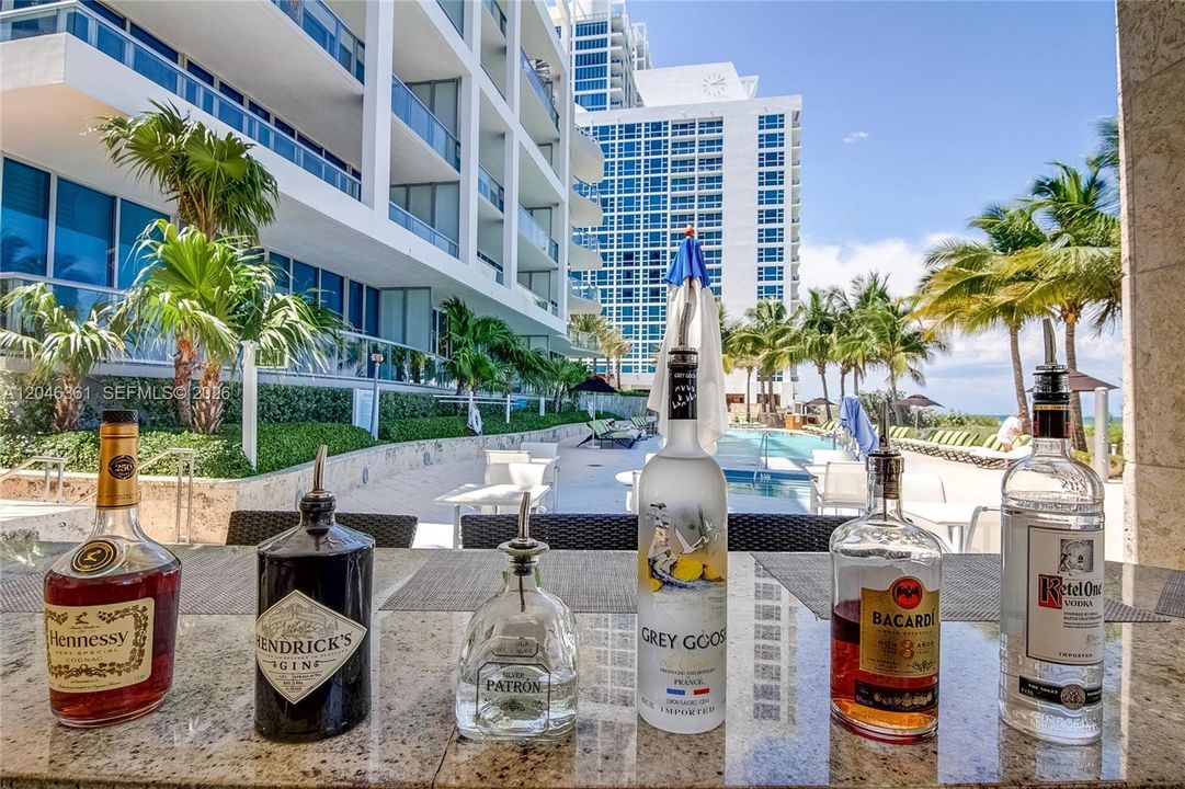 outdoor bar with food and beverage service available at 1 of 4 pools