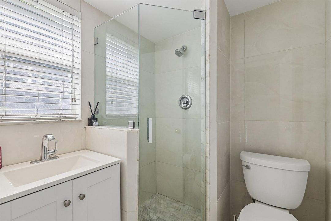 17-web-or-mls-NW 2nd Ave-S2906-017