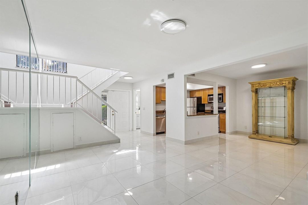 9-web-or-mls-NW 2nd Ave-S2906-009
