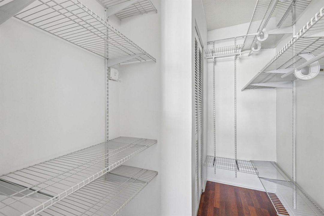 24-web-or-mls-NW 2nd Ave-S2906-024
