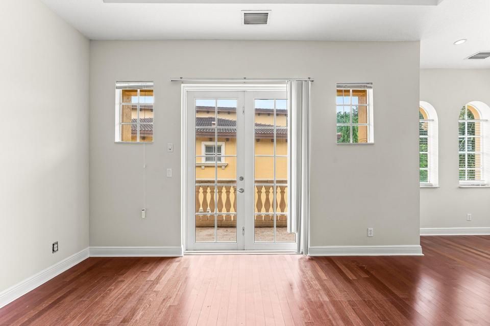 210 MASTER BEDROOM 4