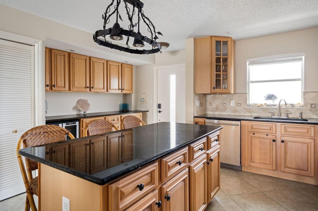 16-web-or-mls-4049 Ocean Dr 505--14