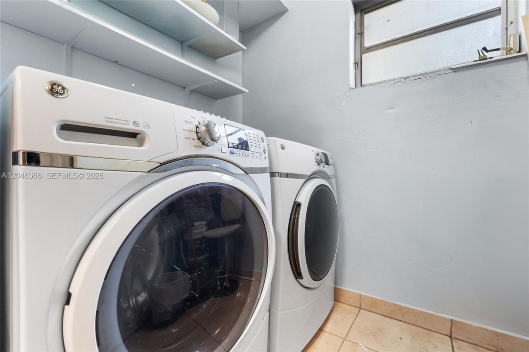 For Rent: $2,300 (2 beds, 2 baths, 1235 Square Feet)