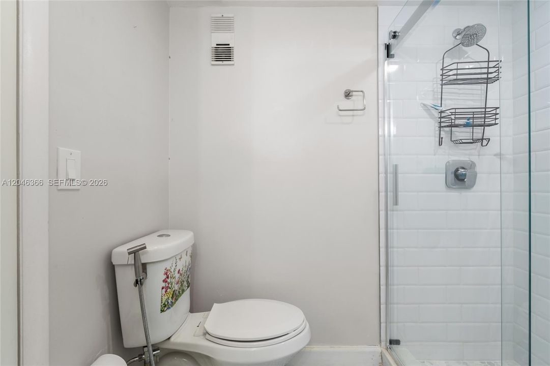 For Rent: $2,300 (2 beds, 2 baths, 1235 Square Feet)