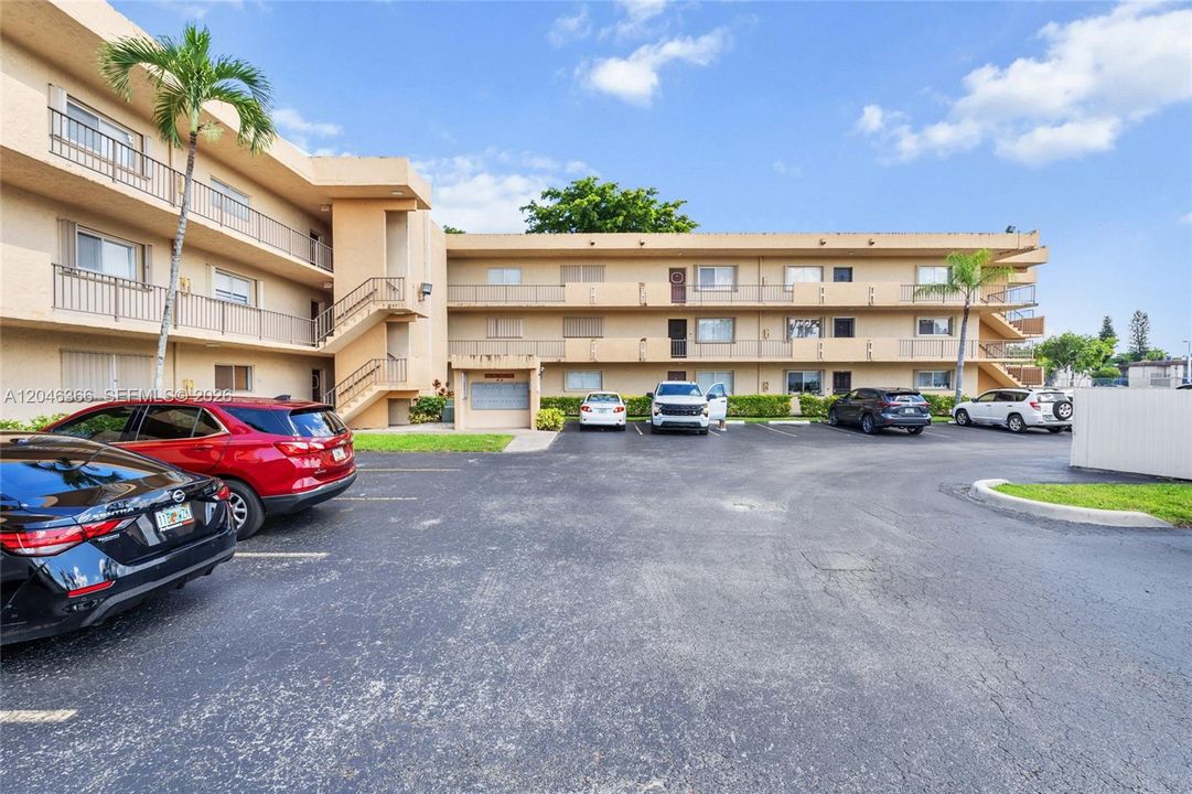 For Rent: $2,300 (2 beds, 2 baths, 1235 Square Feet)
