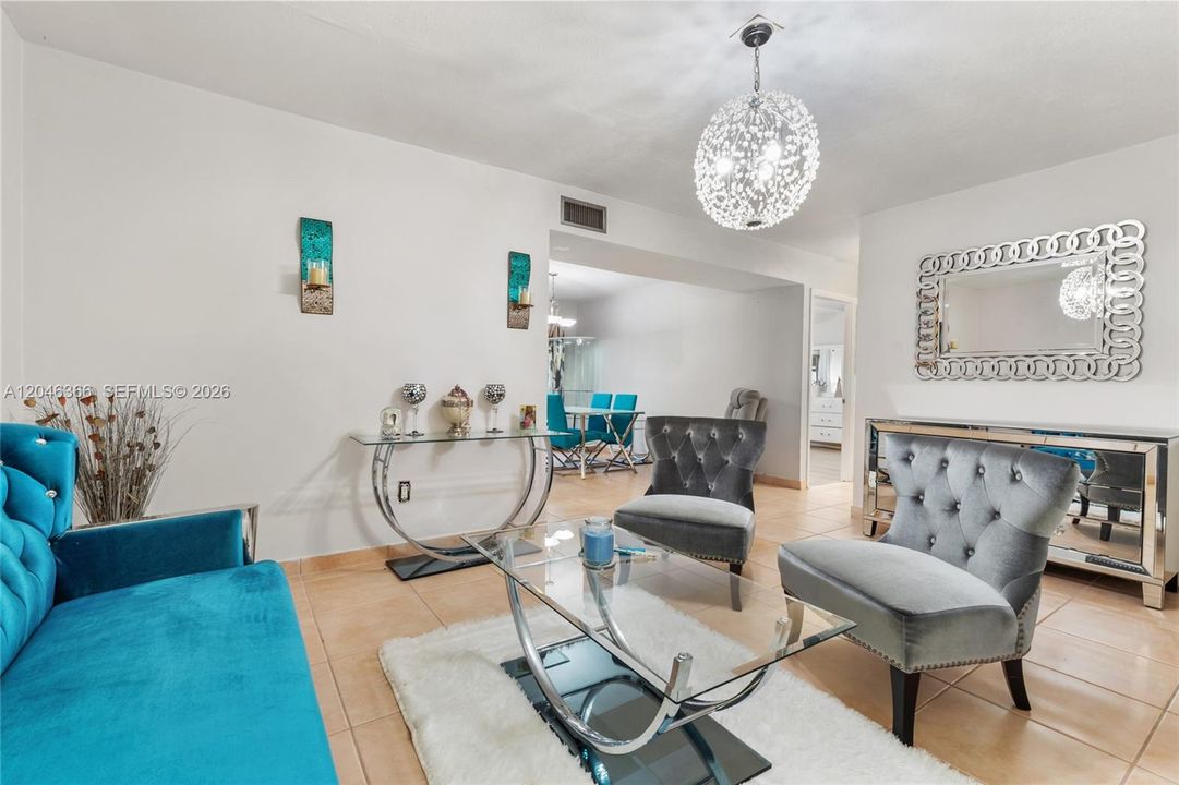 For Rent: $2,300 (2 beds, 2 baths, 1235 Square Feet)