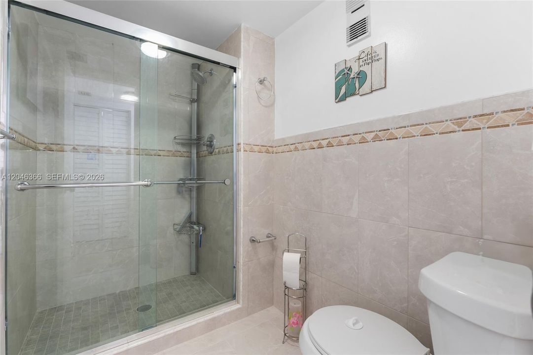 For Rent: $2,300 (2 beds, 2 baths, 1235 Square Feet)