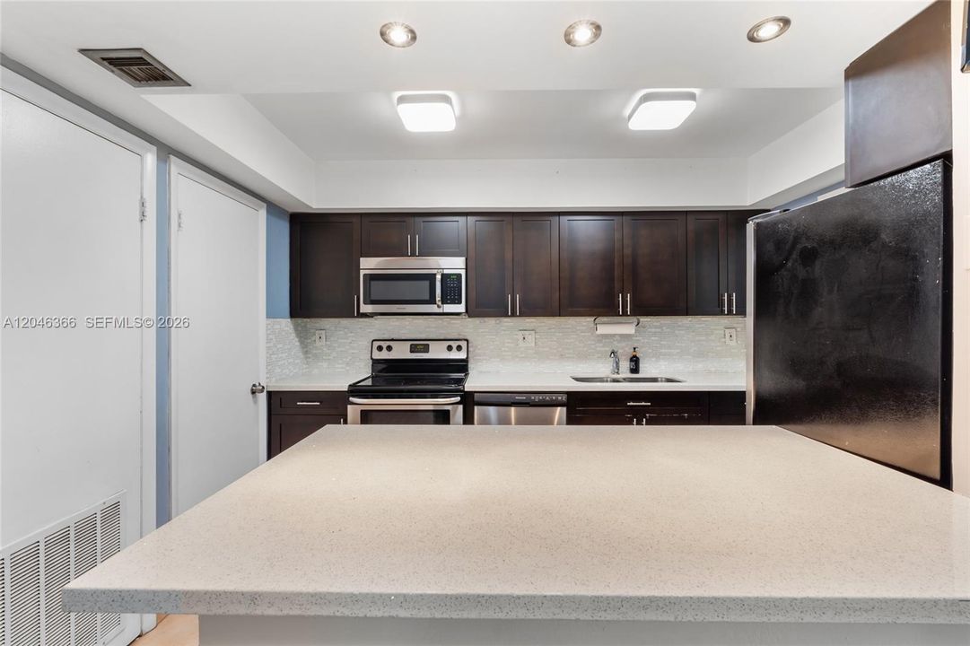 For Rent: $2,300 (2 beds, 2 baths, 1235 Square Feet)