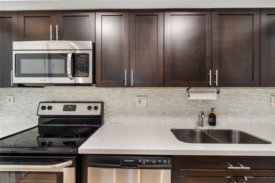 For Rent: $2,300 (2 beds, 2 baths, 1235 Square Feet)